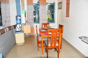 Dining - Relaxed Single Room in Kigali (Kigali)
