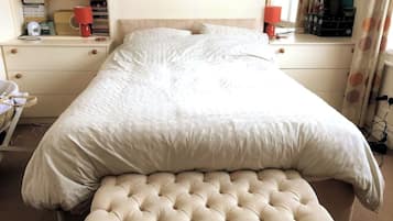 4 bedrooms, iron/ironing board, free WiFi, bed sheets