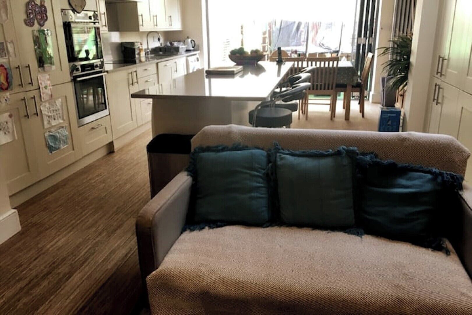 Smart TV, DVD player, books, stereo