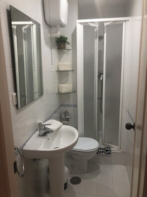 تجهيزات دش، مراحيض شطف، ورق حمّام