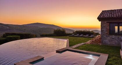 Villa in San Giovanni Del Pantano with 8 bedrooms sleeps 16