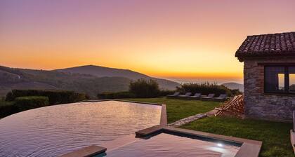 Villa in San Giovanni Del Pantano with 8 bedrooms sleeps 16