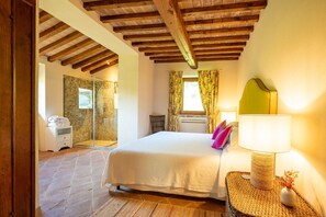 8 bedrooms, iron/ironing board, travel crib, free WiFi