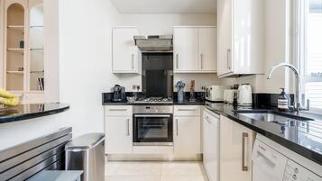 Frigorífic, microones, forn i placa de cuina