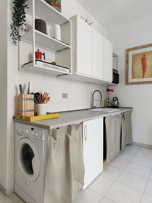 Basic-Apartment | Eigene Küche | Großer Kühlschrank, Mikrowelle