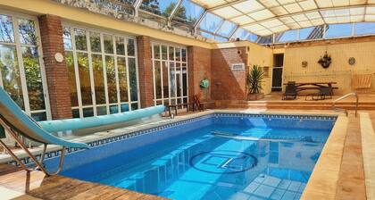 Tu Retiro Rural a 65 Minutos de Barcelona, en el Encantador Escenario de Llacuna