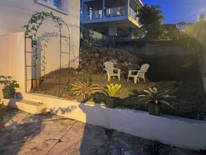 المنطقة المحيطة بالمنشأة