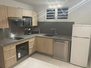 مستلزمات طهي/أطباق/أوعية