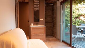 6 bedrooms, WiFi, bed sheets