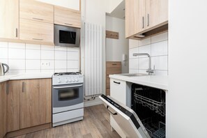 Apartment, 1 Bedroom, Kitchen | Private kitchen