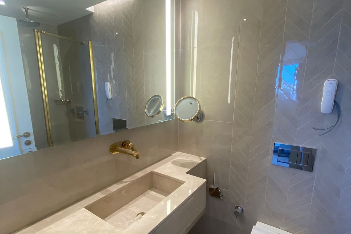 Superior Room, Sea View | Bathroom | Shower, rainfall showerhead, hair dryer, bathrobes