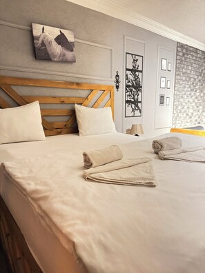 107 - Deluxe Jakuzili Somineli Bahce Manzarali | Sengetøy av topp kvalitet, minibar og individuelt dekorert