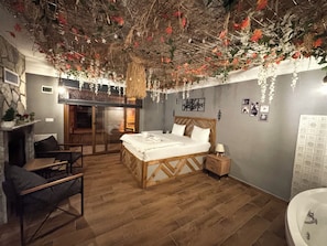 106 - Deluxe Jakuzili Somineli Bahce Manzarali | Premium bedding, minibar, individually decorated, individually furnished