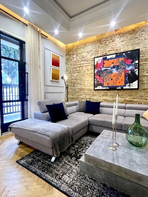 Smart TV, music library