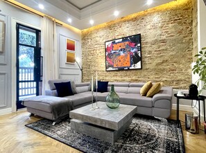 Smart TV, music library