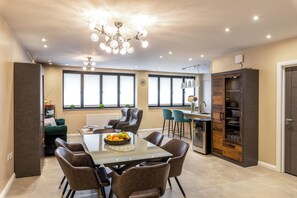 Apartment | Dining