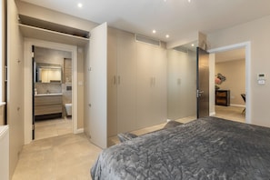 Apartment | 2 bedrooms, iron/ironing board, free WiFi, bed sheets