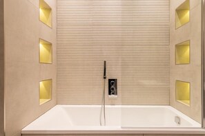 Apartment | Bathroom | Shower, hair dryer, towels - Beautiful 1-bed Apartment in Golders Green, London (London)