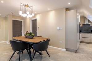 Apartment | Dining