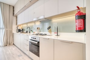 Fridge, microwave, oven, coffee/tea maker