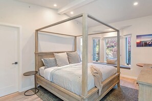 3 bedrooms, desk, iron/ironing board, free WiFi