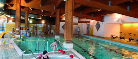 Piscina coperta, una piscina riscaldata