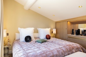 1 bedroom, minibar, in-room safe, desk