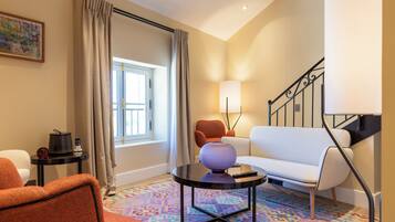 Suite Luxe | Coin séjour | Télévision à écran plat