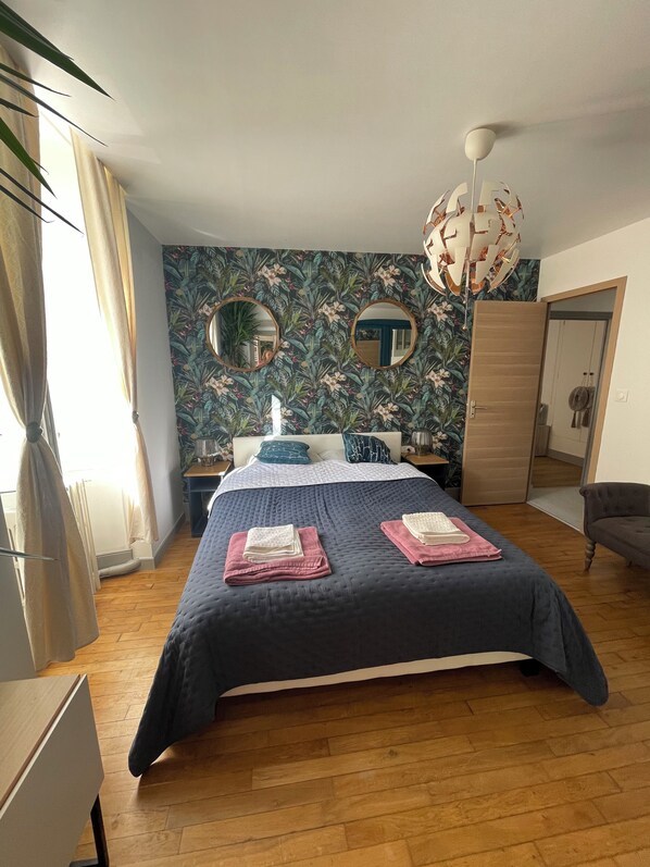 2 bedrooms, desk, iron/ironing board, travel cot