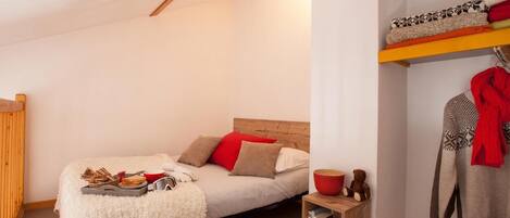 1 quarto, Wi-Fi de cortesia, roupa de cama