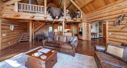 Old Trail Hideaway: 3 BR, 2 BA House in Wilson, Sleeps 9