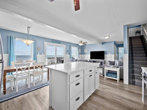 Sea Charm Beautiful Beachfront! 4 bed Oceanfront