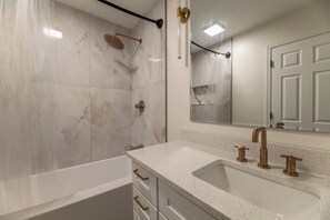 Shower - Vitamin Sea in Nags Head: spacious, remodeled 5-bedroom, semi-oceanfront retreat with a private pool! (Nags Head)