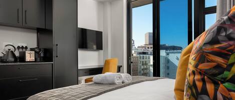 شقة إستديو كلاسيكية | منطقة المعيشة | تلفزيون بشاشة مسطحة، برامج وأفلام نتفليكس، خدمات بث