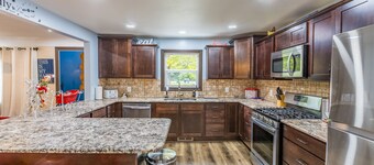 Frankenmuth XMAS Wonderland! | HotTub OPEN| PetsOK