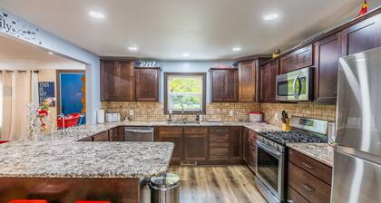 Frankenmuth XMAS Wonderland! | HotTub OPEN| PetsOK