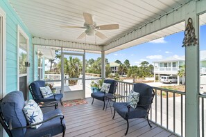 Terrace/patio - Boat Parking, Pet Friendly, Screened Porch, Private Beach Access (Cape San Blas)