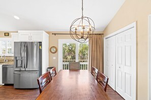 Dining - Boat Parking, Pet Friendly, Screened Porch, Private Beach Access (Cape San Blas)
