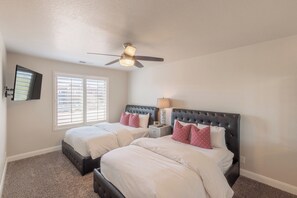 3 Schlafzimmer, Schreibtisch, Bügeleisen/Bügelbrett, kostenloses WLAN