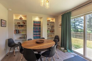 Dining - Beautiful Home, Fenced Yard, AC, Pet Friendly (Pagosa Springs)