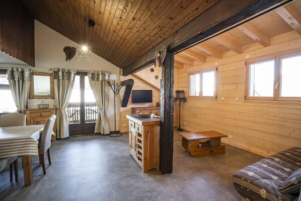 Living area - 50m from ski lifts, 1st floor, balcony, parking, tv, 80m², Châtel (Châtel)