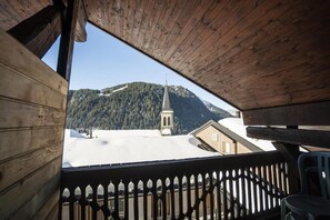 Property grounds - 50m from ski lifts, 1st floor, balcony, parking, tv, 80m², Châtel (Châtel)