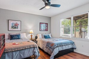 Condo, Multiple Beds, Patio (Five Points Dawg Crib) | 2 bedrooms, individually decorated, individually furnished, free WiFi - Five Points Dawg Crib On Campus (Athens)