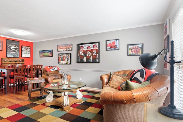 Condo, Multiple Beds, Patio (Five Points Dawg Crib) | Interior