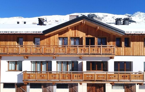 Chalet, wifi, ski-in/ski-out & foot of the slopes, balcony, fireplace or stove, parking, tv, 130m²