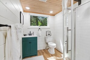 Cabin, Berbilang Katil, Kitchen, Garden View (Tree Farm Duo) | Bilik Mandi | Pancuran mandi, pengering rambut, tuala disediakan