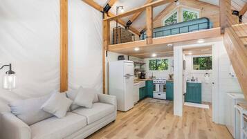 Cabin, nhiều giường, bếp, quang cảnh vườn (Tree Farm Duo) | Khu phòng khách