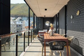 Grand Apartment | Balcony - 529 Station House (Cape Town)