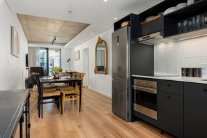 Grand Apartment | Living area - 529 Station House (Cape Town)