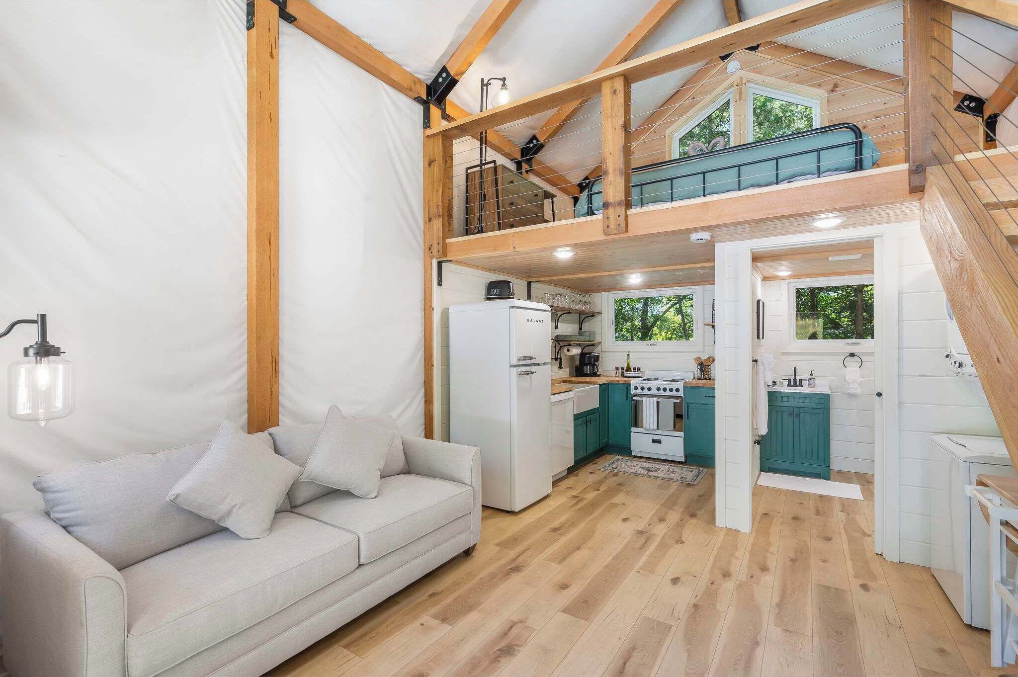 Cabin, 1 King Bed with Sofa bed, Patio, Mountain View (Hidden Hollow) | Living area